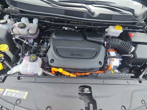 Used 2025 Chrysler Pacifica Select FWD image 14