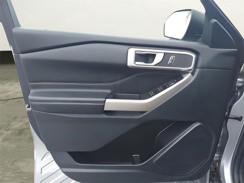 Used 2023 Ford Explorer XLT w/ Equipment Group 202A image 28