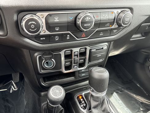 Used 2025 Jeep Gladiator Sport AWD/4WD image 30