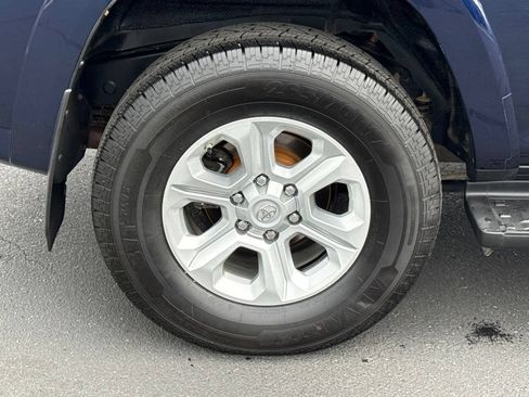 Certified 2017 Toyota 4Runner SR5 AWD/4WD image 14