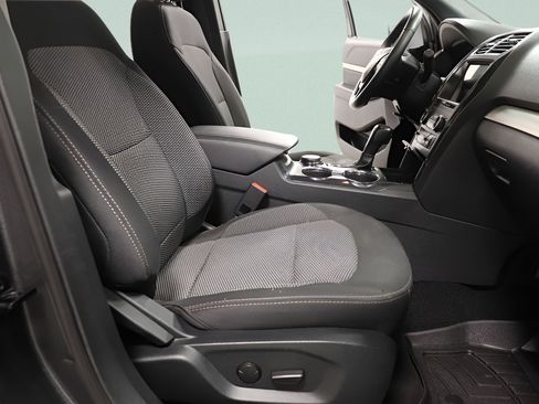 Used 2019 Ford Explorer XLT AWD/4WD image 34