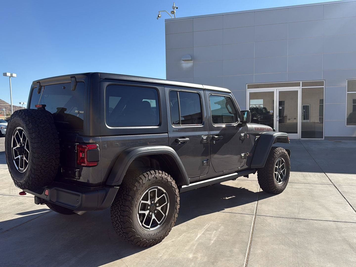 Used 2024 Jeep Wrangler Unlimited Rubicon w/ Technology Group AWD/4WD image 7