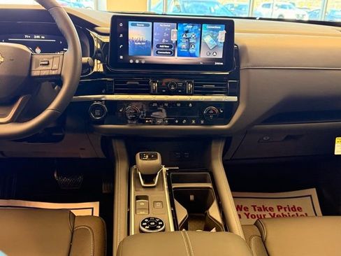 New 2026 Nissan Pathfinder SL w/ SL Premium Package image 27