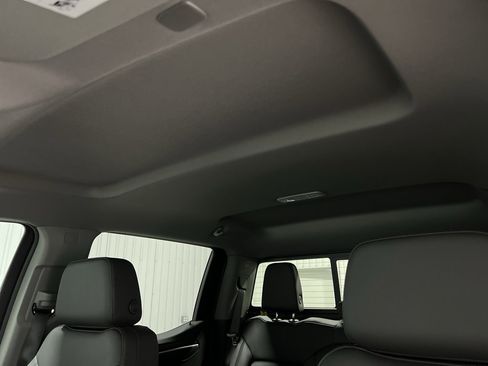 New 2026 GMC Sierra 1500 SLT image 17