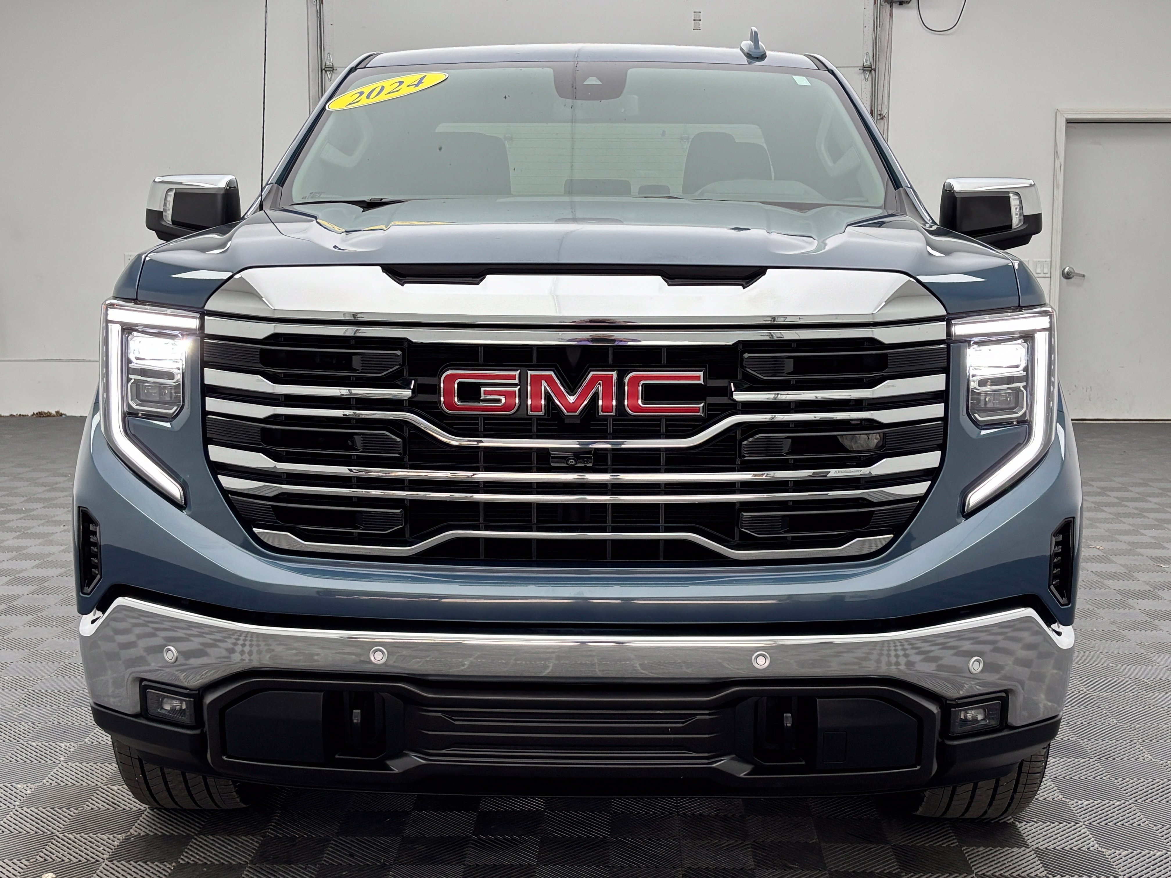 Used 2024 GMC Sierra 1500 SLT w/ SLT Convenience Package AWD/4WD image 12