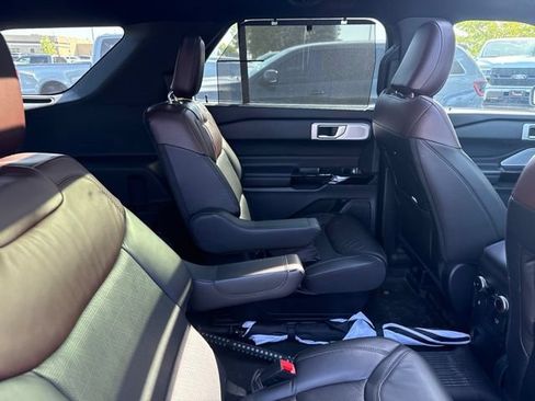 Used 2023 Ford Explorer Platinum w/ Technology Package AWD/4WD image 7