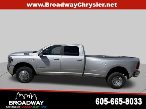New 2026 RAM 3500 Laramie AWD/4WD image 4