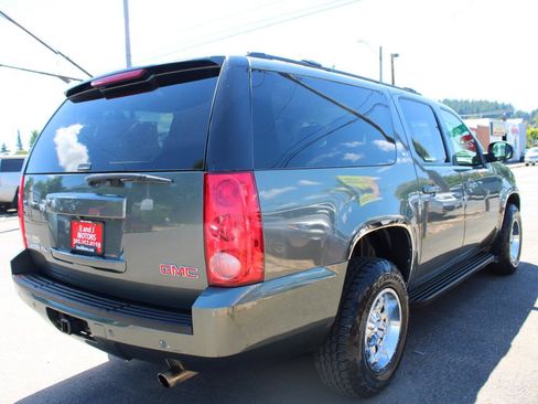 Used 2011 GMC Yukon XL SLT w/ SLT-2 Equipment Package AWD/4WD image 6