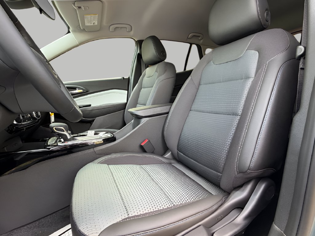 New 2026 Chevrolet Trax LT w/ Midnight Edition FWD image 15