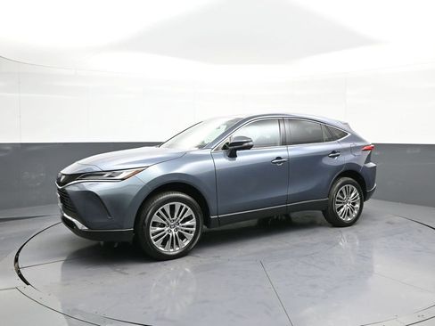 Used 2024 Toyota Venza Limited image 10