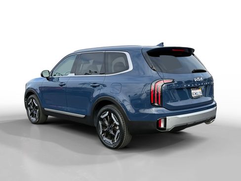 Used 2023 Kia Telluride EX image 3