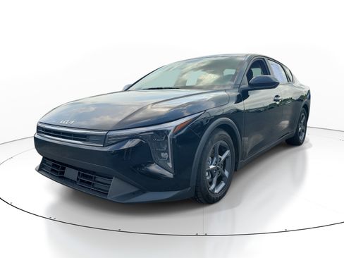 Used 2025 Kia K4 LXS FWD image 3