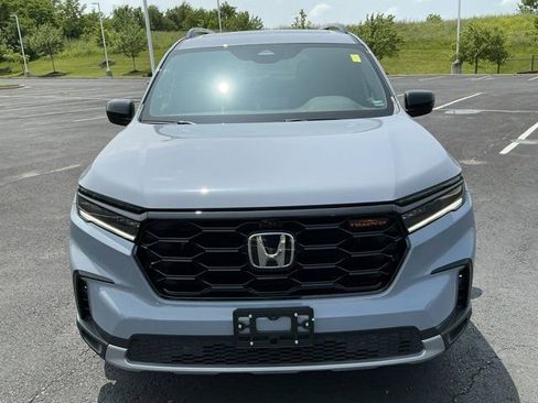 Used 2025 Honda Pilot TrailSport image 11