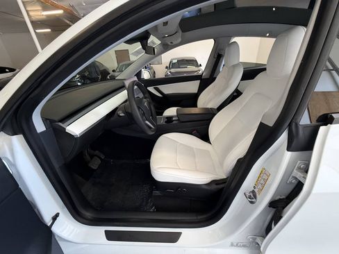 Used 2021 Tesla Model Y Long Range AWD/4WD image 28