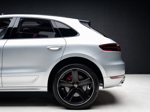 Used 2016 Porsche Macan Turbo AWD/4WD image 20
