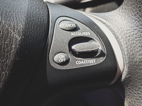 Used 2018 Nissan Pathfinder S AWD/4WD image 8