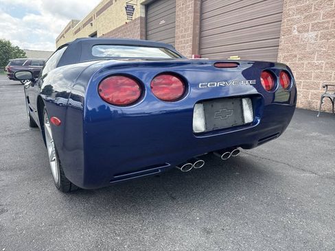 Used 2004 Chevrolet Corvette Convertible w/ Preferred Equipment Group RWD image 20