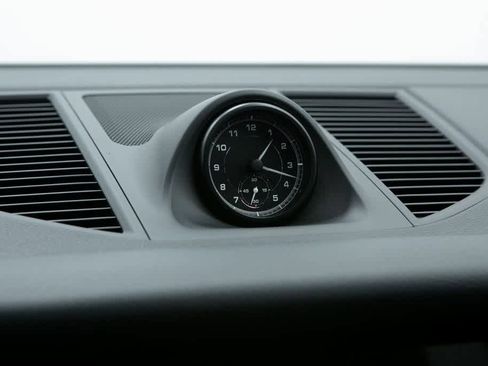 Certified 2025 Porsche Macan image 31