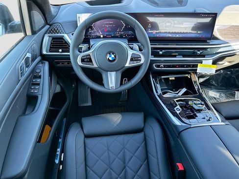 New 2026 BMW X7 xDrive40i w/ M Sport Package image 17