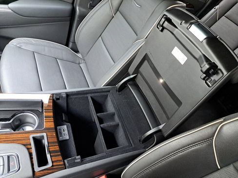 Certified 2024 Cadillac Escalade ESV Premium Luxury image 32