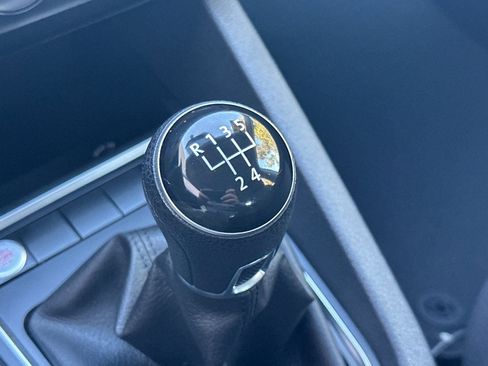 Used 2015 Volkswagen Jetta SE image 16