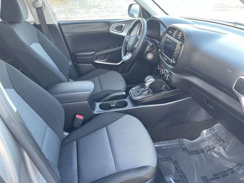 Used 2023 Kia Soul LX w/ LX Technology Package image 17