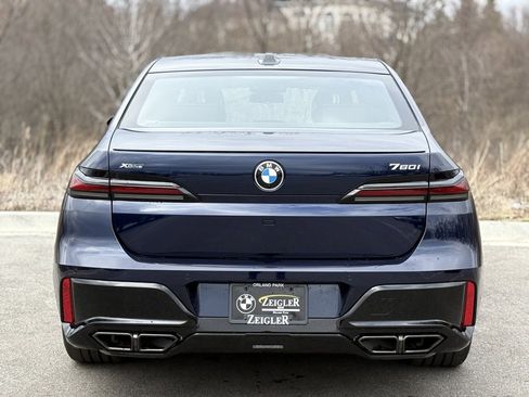 Used 2025 BMW 760i xDrive w/ Luxury Rear Seating Package image 5