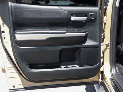 Used 2017 Toyota Tundra SR5 w/ SR5 Upgrade Package RWD image 32