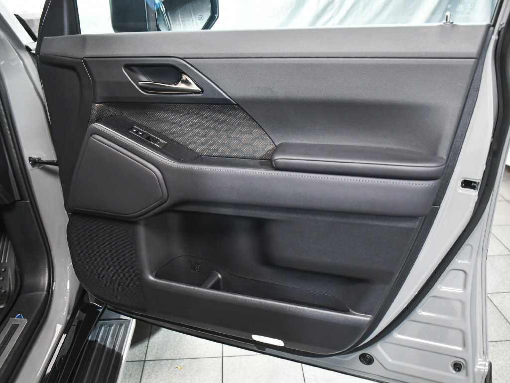 Used 2024 Lexus GX 550 w/ Accessory Package (Z1) AWD/4WD image 15