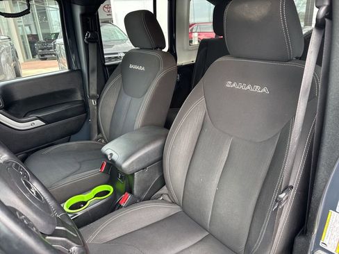 Used 2017 Jeep Wrangler Unlimited Sahara w/ Connectivity Group image 14