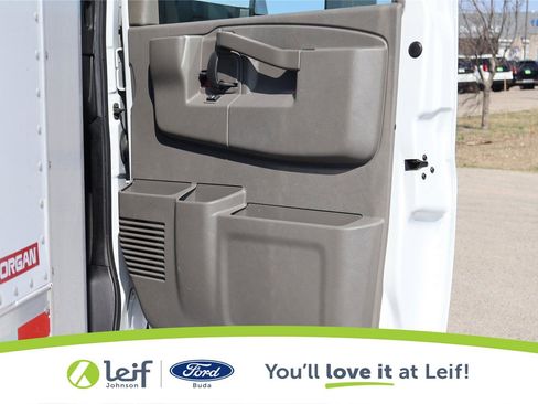 Used 2022 Chevrolet Express 4500 Extended w/ Power Convenience Package RWD image 25