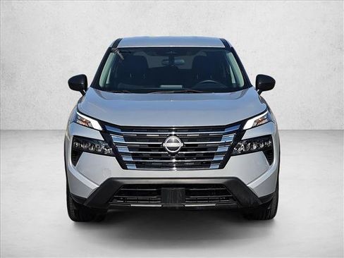 Used 2024 Nissan Rogue S FWD image 2