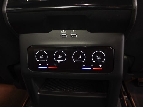 Used 2025 BMW M5 w/ Carbon Package image 11