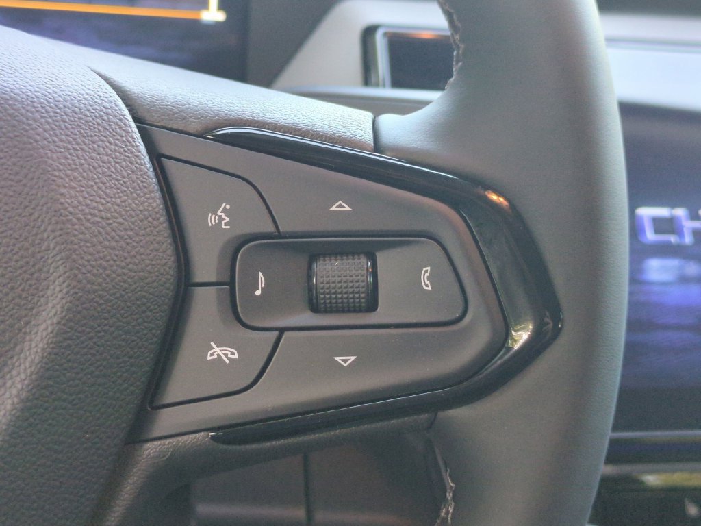 New 2027 Chevrolet Bolt LT w/ Comfort Package FWD image 18