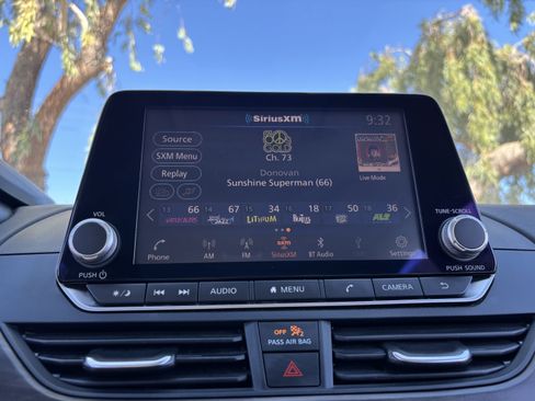 Used 2025 Nissan Altima 2.5 SV FWD image 21
