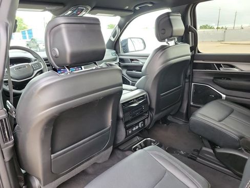 Used 2026 Jeep Grand Wagoneer Limited AWD/4WD image 13