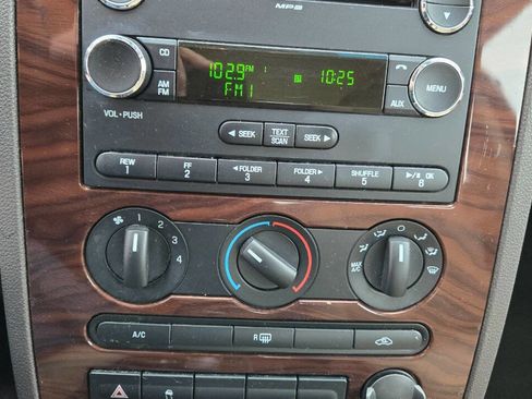 Used 2009 Ford Taurus SE image 18