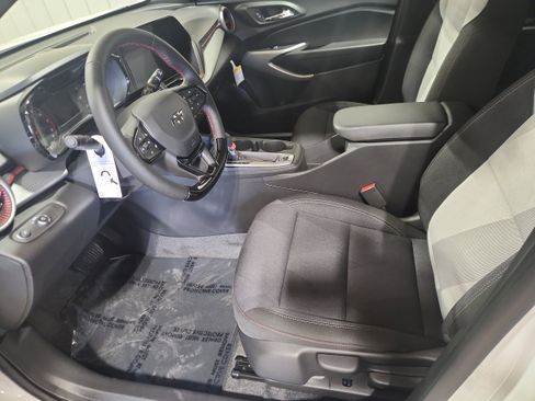 New 2025 Chevrolet Trax RS w/ Sunroof Package image 12