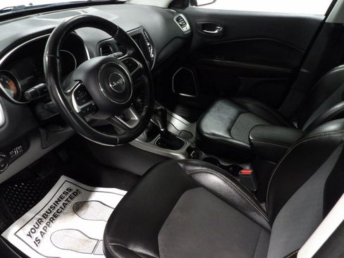 Used 2019 Jeep Compass Latitude w/ Cold Weather Group AWD/4WD image 9