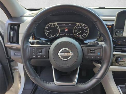 Used 2023 Nissan Pathfinder SL AWD/4WD image 17