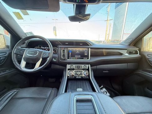 Used 2021 GMC Yukon Denali w/ Denali Premium Package image 27