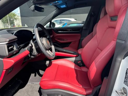 Certified 2026 Porsche Macan Electric RWD image 5