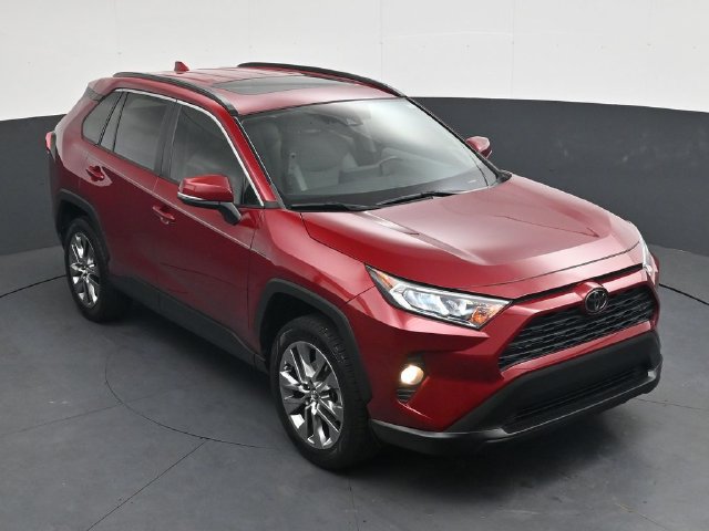 Used 2020 Toyota RAV4 XLE Premium FWD image 23