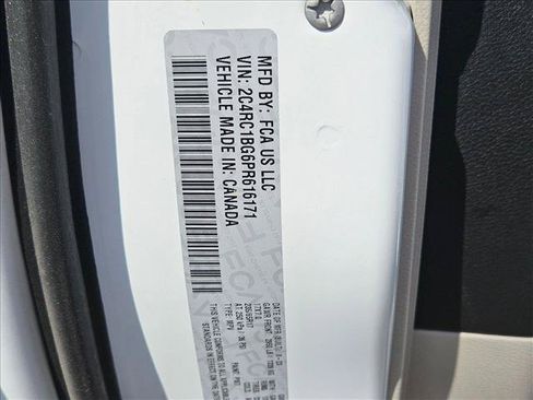 Used 2023 Chrysler Pacifica Touring-L FWD image 16