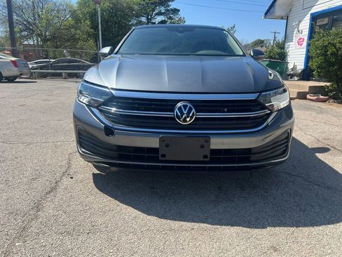 Used 2023 Volkswagen Jetta SE FWD image 4