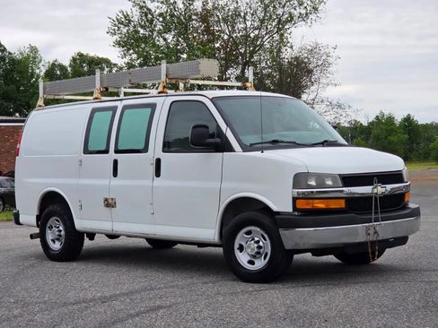 Used 2014 Chevrolet Express 3500 w/ Chrome Appearance Package RWD image 2