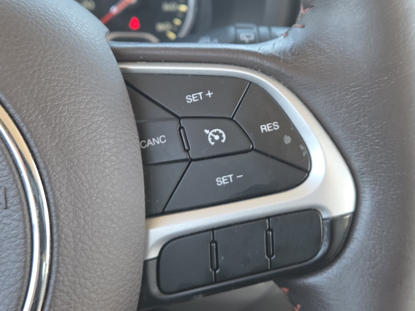 Used 2017 Jeep Renegade Latitude FWD image 7