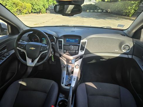 Used 2013 Chevrolet Cruze LT image 14
