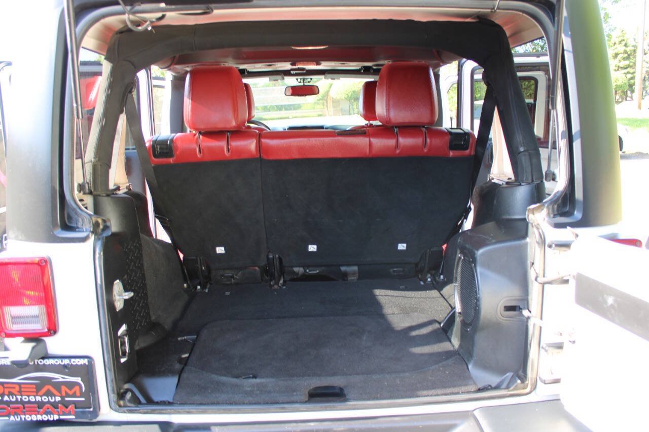 Used 2013 Jeep Wrangler Unlimited Rubicon AWD/4WD image 16