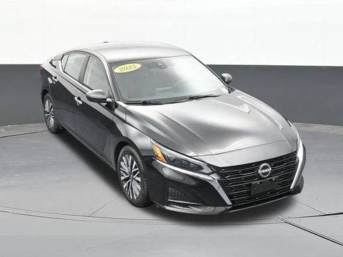 Used 2025 Nissan Altima 2.5 SV FWD image 63